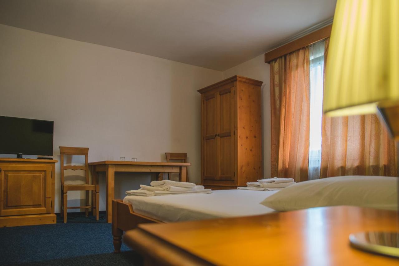 Hotel Maier Hunedoara Eksteriør billede