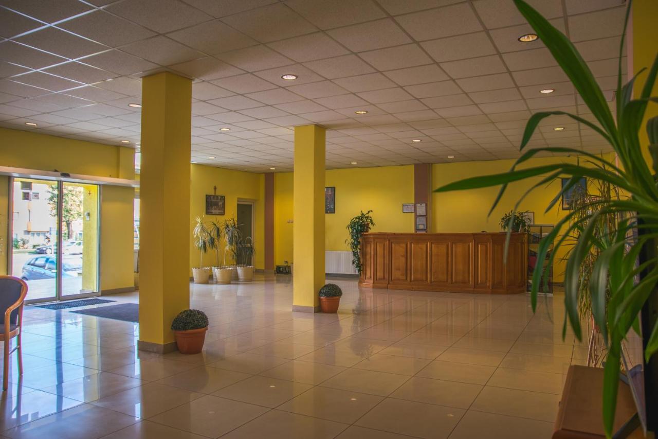 Hotel Maier Hunedoara Eksteriør billede